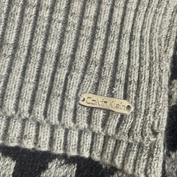 Calvin Klein reversible scarf - Picture 11 of 13